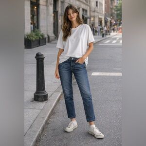 Citizens Of Humanity Straight Leg Jeans in Dark Blue. Made in USA
A7